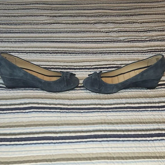 Me Too Suede Wedges With Bow Size 7.5 - Picture 3 of 6